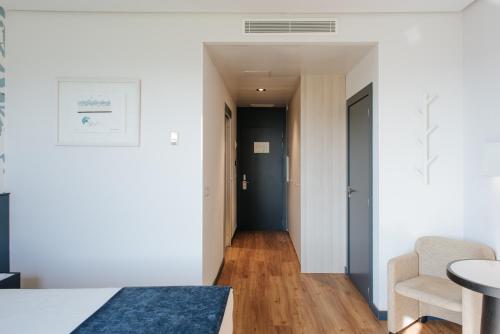 Ένα ή περισσότερα κρεβάτια σε δωμάτιο στο Hotel Neptuno Playa & Spa