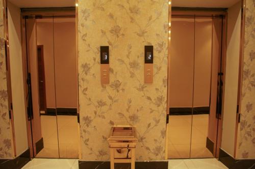 a elevator in a room with a wall of mirrors at Kayan Al Taif Hotel in Taif