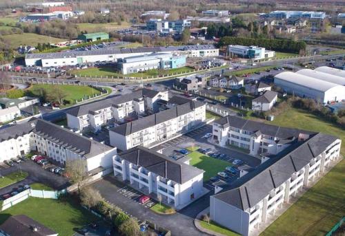 an aerial view of a building with a parking lot at Glen Abhainn Standard Budget Accommodation in Athlone