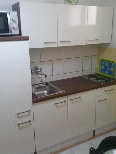 Studio Apartman *** Mara