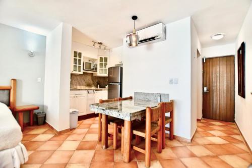 Cucina o angolo cottura di Solymar Condo Beach Resort by Casago