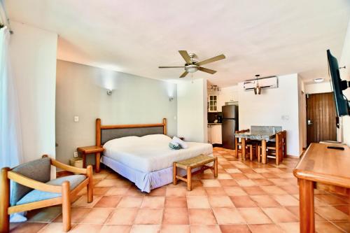 Letto o letti in una camera di Solymar Condo Beach Resort by Casago