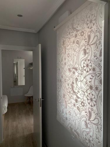a room with a door with a floral pattern on the wall at Apartamento Felipe V in Ronda