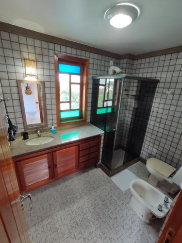 Ванная комната в Casa Larrosa Itaúna Adults Only