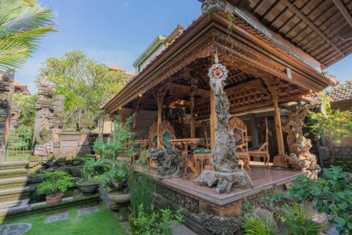 a house with a statue in front of it at Sania's House in Ubud