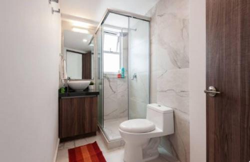 A bathroom at San Angel Luxury apartment 2BR 2BA 1Parking