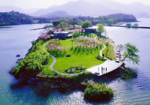 Uma vista aérea de Carp Islet Resort Fuzhou