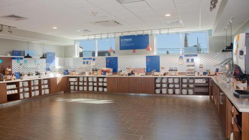 Holiday Inn Express & Suites Panama City Beach - Beachfront by IHG photo 37