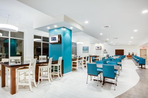 Holiday Inn Express & Suites Panama City Beach - Beachfront by IHG photo 26