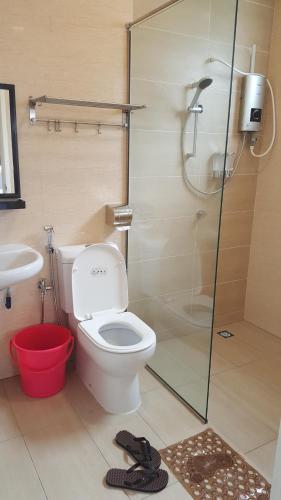 A bathroom at Seri Jati Homestay