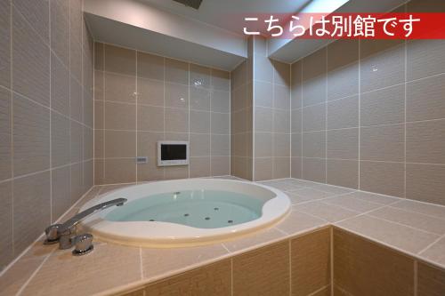 Ein Badezimmer in der Unterkunft HOTEL VARKIN ANNEX