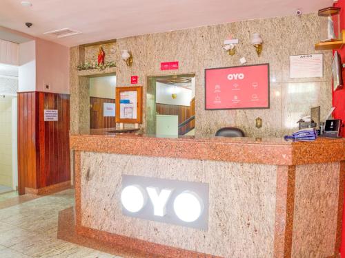 a restaurant counter with an ovo sign on it at OYO Hotel Lindoia, Petropolis in Petrópolis