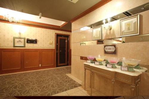 a kitchen with a counter with bowls on it at HOTEL Birth （ホテルバース） in Himeji