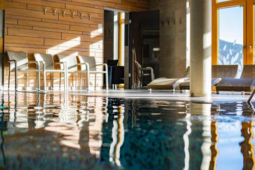 Bazén v ubytování Amenity Hotel & Resort Špindlerův Mlýn nebo v jeho okolí
