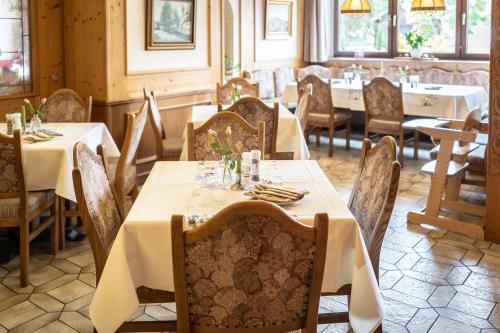 Hotel-Gasthof Zum Dragonerにあるレストランまたは飲食店
