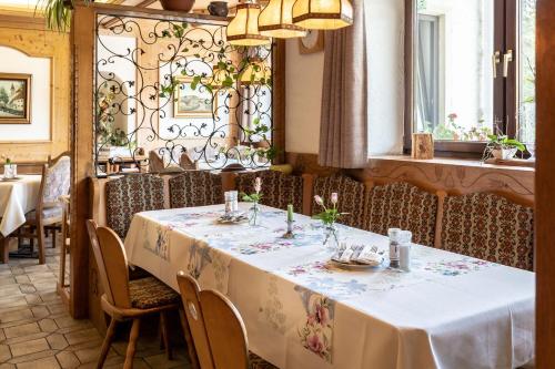 Hotel-Gasthof Zum Dragonerにあるレストランまたは飲食店