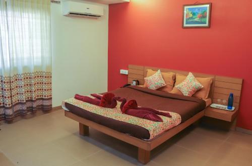 Tempat tidur dalam kamar di Surya Kiran Miramar