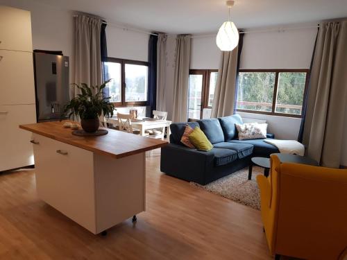 Et opholdsområde på Forest Apartment by Olala Homes