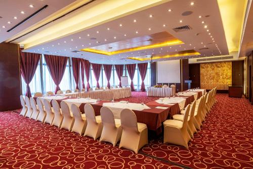 a banquet hall with long tables and white chairs at Hotel Flamenco Cairo in Cairo