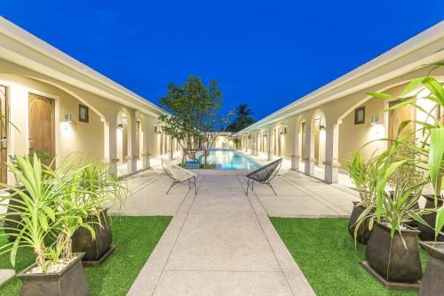 a courtyard with a swimming pool in a house at BARA BARA' Budget SATUN 'SHA Plus' in Satun