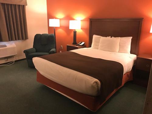 A bed or beds in a room at AmericInn by Wyndham Blackduck