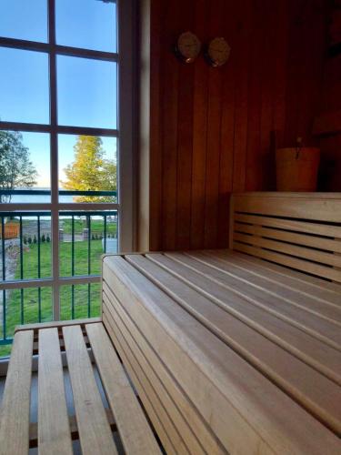 a room with a bench in front of a window at The Starnbergsee Hideaway in Seeshaupt