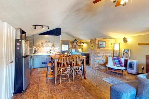 Endearing Cabin – Photos 3