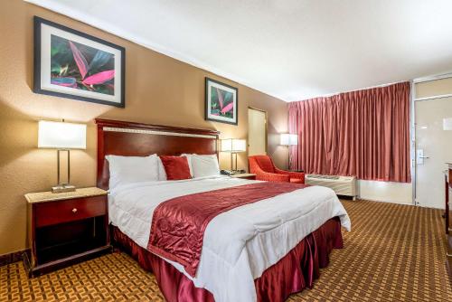 a hotel room with a large bed and a window at Rodeway Inn in Bushnell