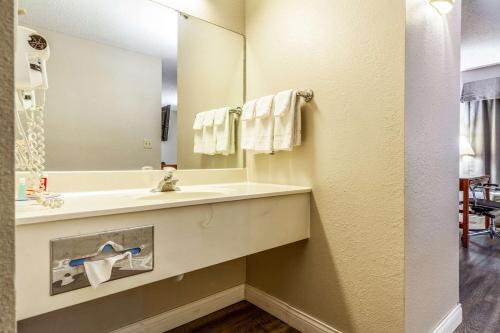 Econo Lodge Lincoln – Photos 3