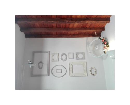 a room with white walls and a wooden ceiling at Il Rosciolo Sulla Francigena in Formello