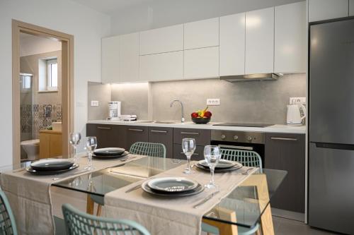 Sea and City Luxurious Apartment