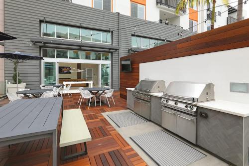 an outdoor kitchen with stainless steel appliances on a patio at Modern Building - Free Parking - By CHOC & St Joseph in Orange