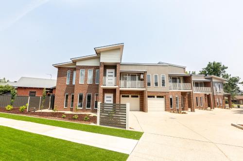 a brick apartment building with a driveway at Wagga Apartments #4 in Wagga Wagga