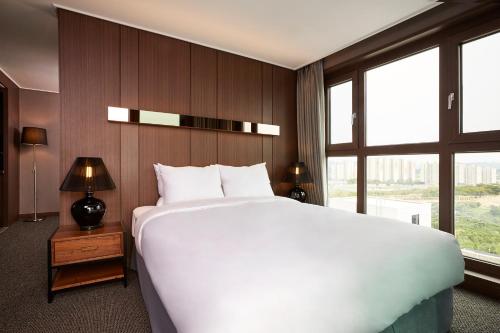 Postel nebo postele na pokoji v ubytování Raonstay in Perla Hotel