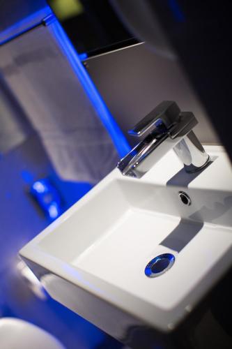 a white sink with a faucet in a bathroom at Henley House Hotel in London