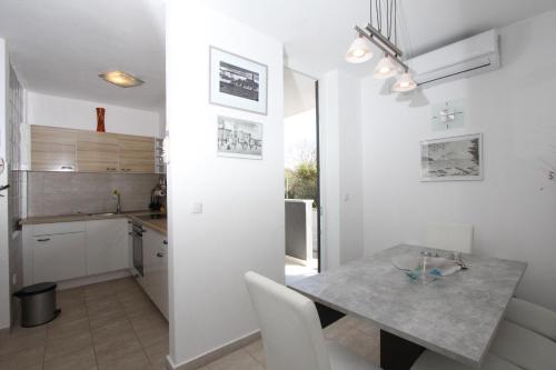 Apartment Adi