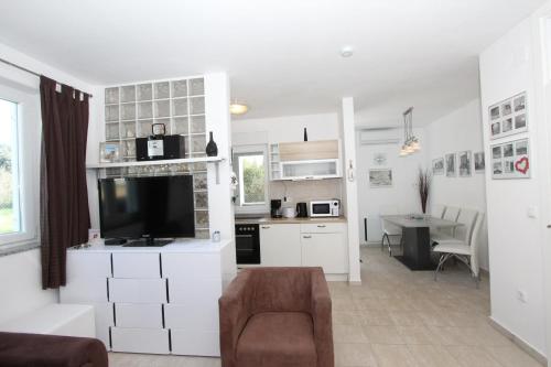 Apartment Adi