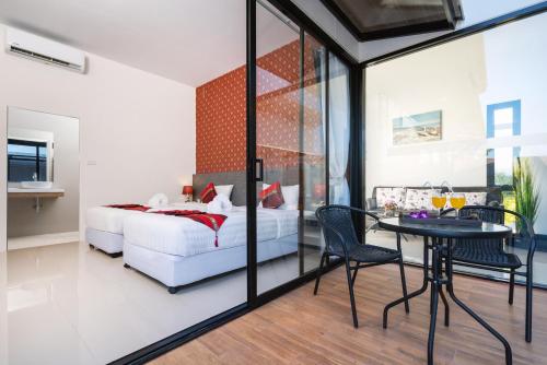 Кровать или кровати в номере Thames Tara Private Pool Villa Rawai Phuket - SHA Extra Plus