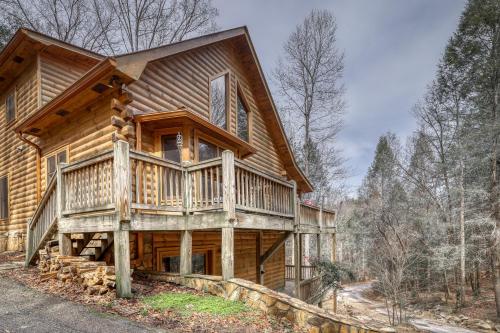 a cabin in the woods with a wrap around deck at Mi casa es su Casa in Blue Ridge