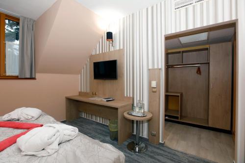 Μια τηλεόραση ή/και κέντρο ψυχαγωγίας στο Wellness Hotel Laroba