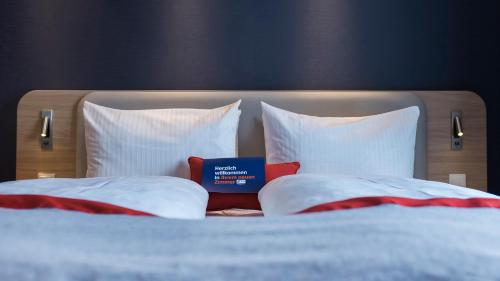 Ein Bett oder Betten in einem Zimmer der Unterkunft Holiday Inn Express - Wiesbaden by IHG