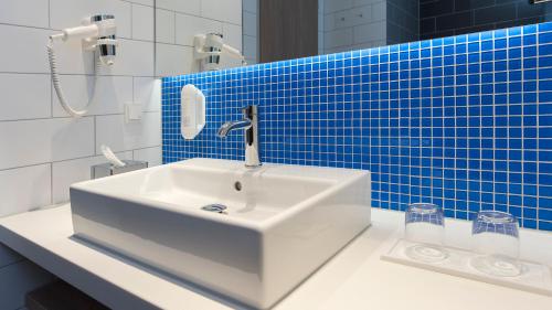 Ein Badezimmer in der Unterkunft Holiday Inn Express - Wiesbaden by IHG