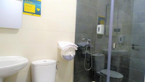 
Een badkamer bij Bilbao Metropolitan Hostel by Bossh Hotels
