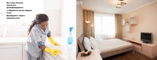 モスクワにあるInnDays on Konkovoの女性がベッド1台付きの部屋を掃除しています