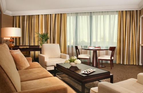 Mövenpick Grand Al Bustan Image