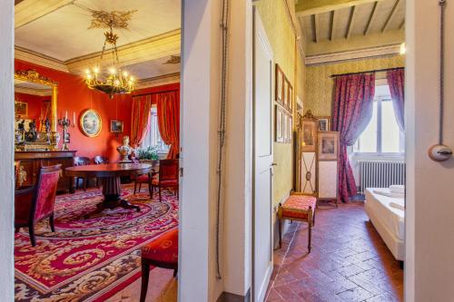 A seating area at Palazzo Nobile di San Donato - Historic Experience