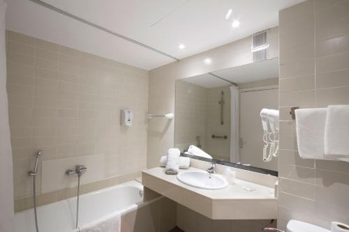 Phòng tắm tại Hotel Gran Garbi & AquaSplash