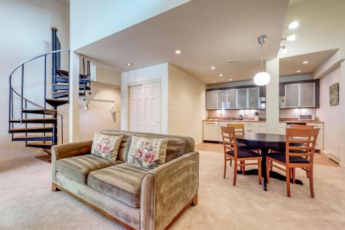 Gore Creek Condo – Photos 2