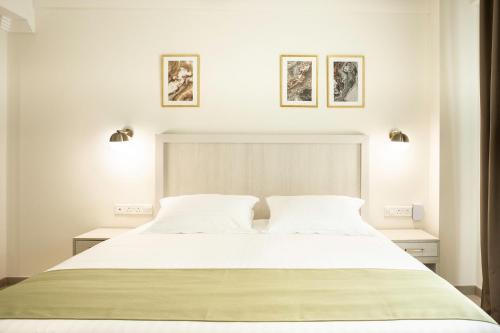 Postel nebo postele na pokoji v ubytování Roseum Boutique Hotel