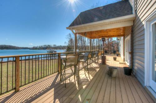 a deck with chairs and a view of the water at Tranquil Point in Mineral
